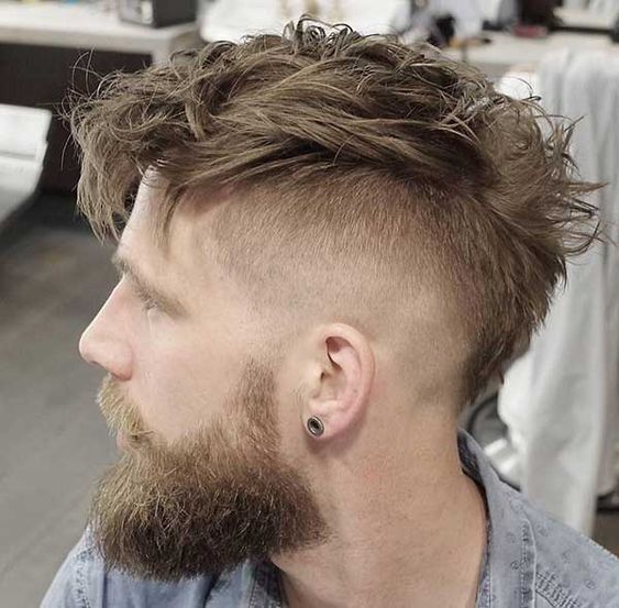 Corte moicano cabelo hot sale liso
